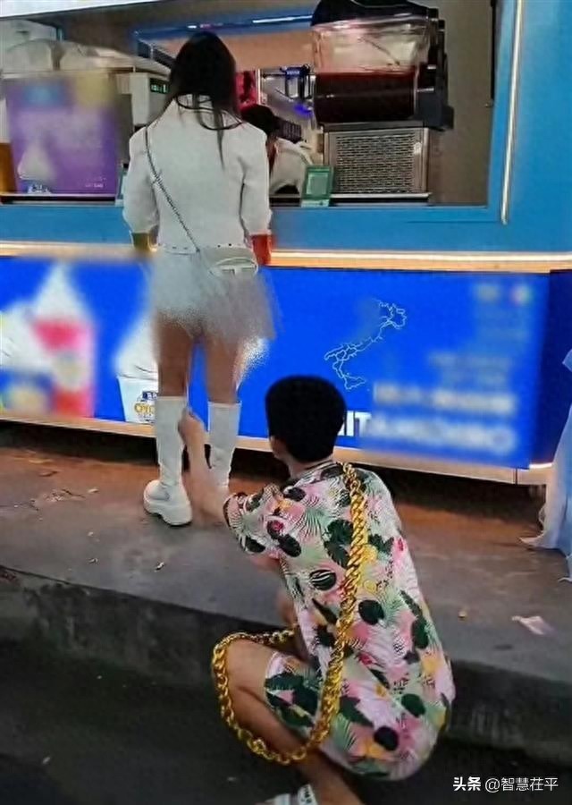 网红直播出格行为引热议:竹签捅女游客臀部只为吸粉引流