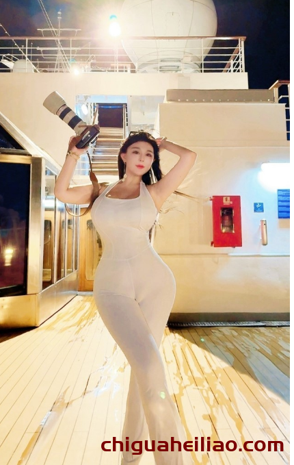 芷仪g宝微博分享生活点滴，傲人身材成亮点